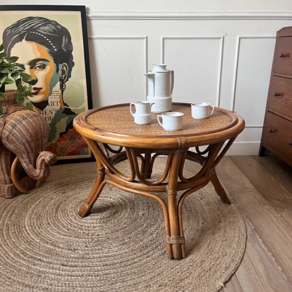 Table basse tripode en rotin vintage