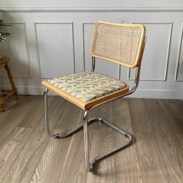 Chaise cannage, bois clair et tissu