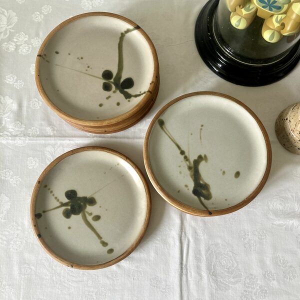 12 assiettes Poterie La Colombe années 70