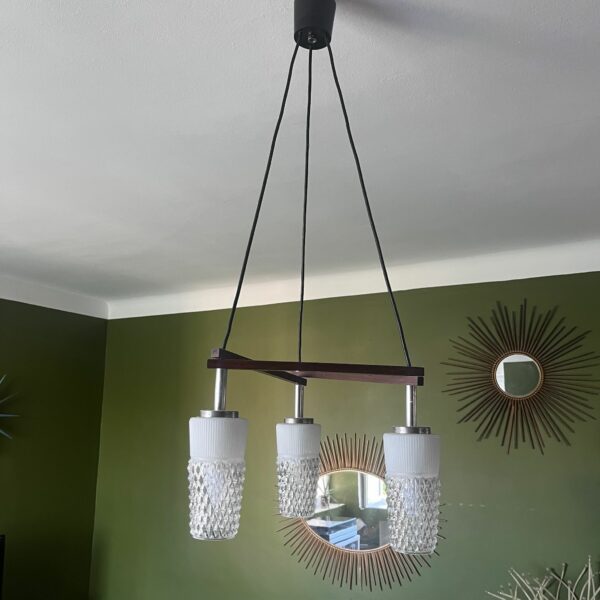 Suspension années 60, bois et tulipes de verre